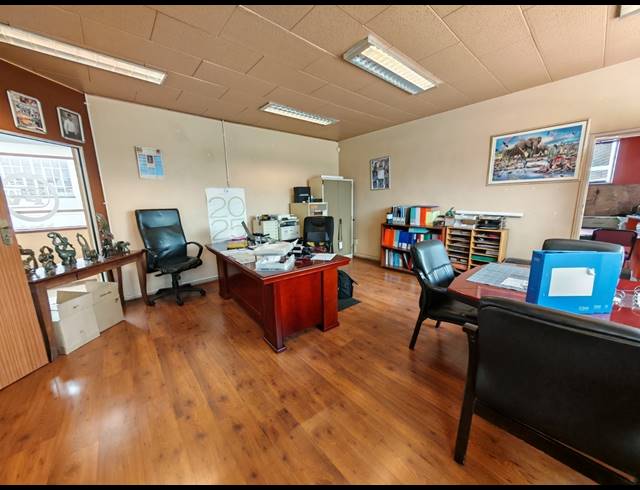 3,045M² WAREHOUSE FOR SALE IN ROBERTSHAM